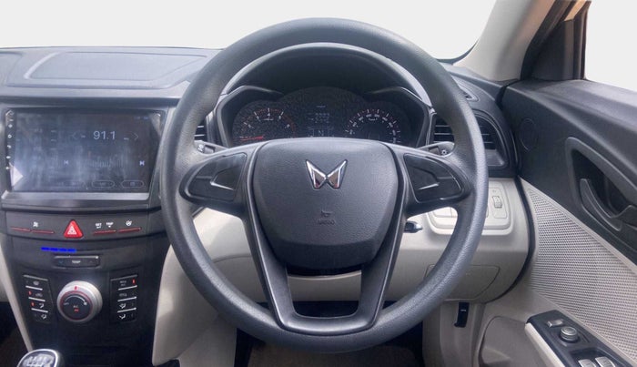 2023 Mahindra XUV300 W4 1.2 PETROL, Petrol, Manual, 6,978 km, Steering Wheel Close Up