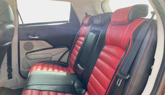 2021 Mahindra XUV300 W8 (O) 1.2 PETROL, Petrol, Manual, 6,528 km, Right Side Rear Door Cabin