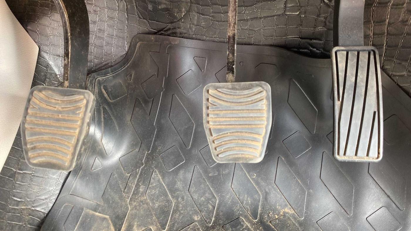 2021 Mahindra XUV300 W8 (O) 1.2 PETROL, Petrol, Manual, 6,528 km, Pedals
