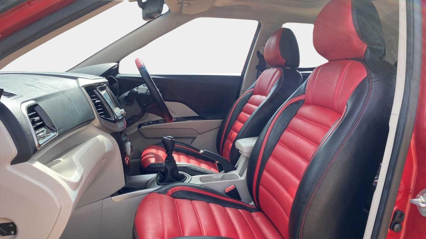2021 Mahindra XUV300 W8 (O) 1.2 PETROL, Petrol, Manual, 6,528 km, Right Side Front Door Cabin
