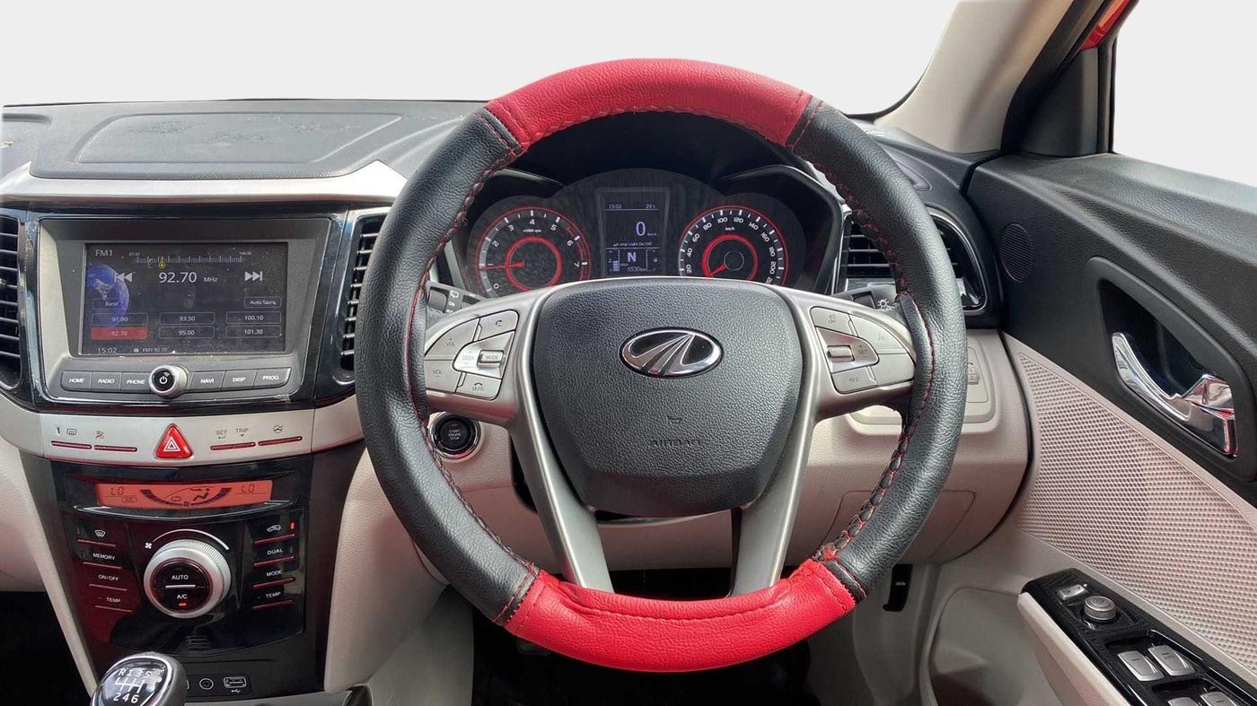 2021 Mahindra XUV300 W8 (O) 1.2 PETROL, Petrol, Manual, 6,528 km, Steering Wheel Close Up