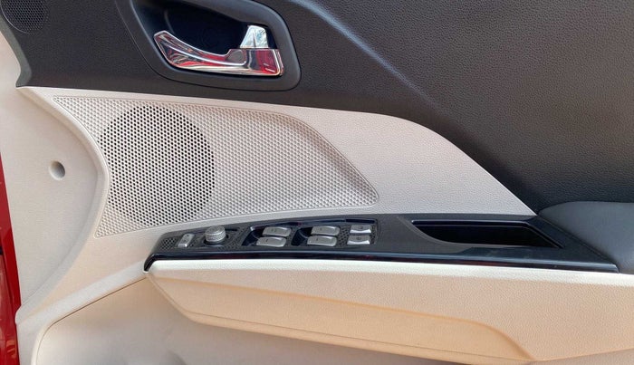 2021 Mahindra XUV300 W8 (O) 1.2 PETROL, Petrol, Manual, 6,528 km, Driver Side Door Panels Control