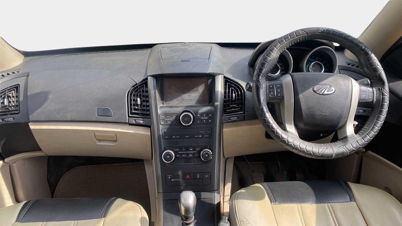 2018 Mahindra XUV500 W6, Diesel, Manual, 80,661 km, Dashboard