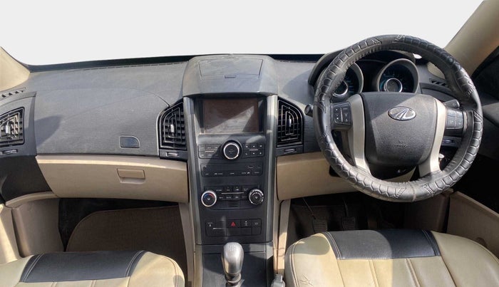 2018 Mahindra XUV500 W6, Diesel, Manual, 80,661 km, Dashboard