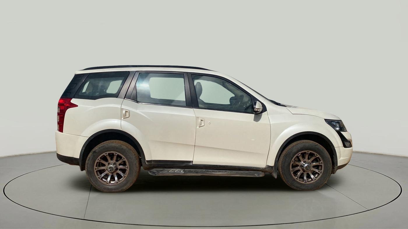2018 Mahindra XUV500 W6, Diesel, Manual, 80,661 km, Right Side View