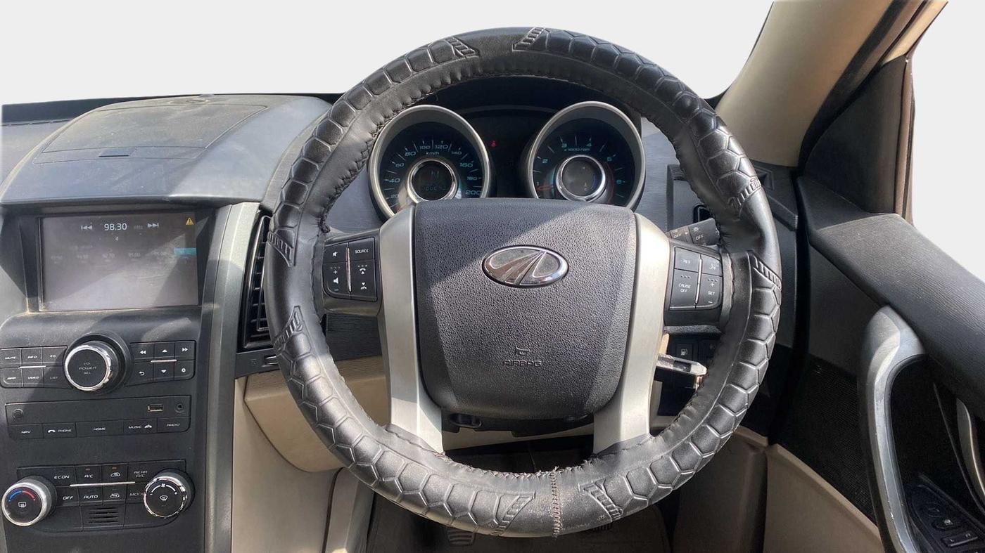2018 Mahindra XUV500 W6, Diesel, Manual, 80,661 km, Steering Wheel Close Up