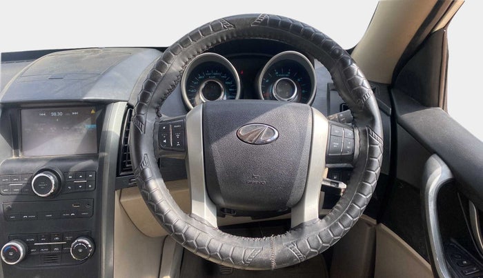 2018 Mahindra XUV500 W6, Diesel, Manual, 80,661 km, Steering Wheel Close Up