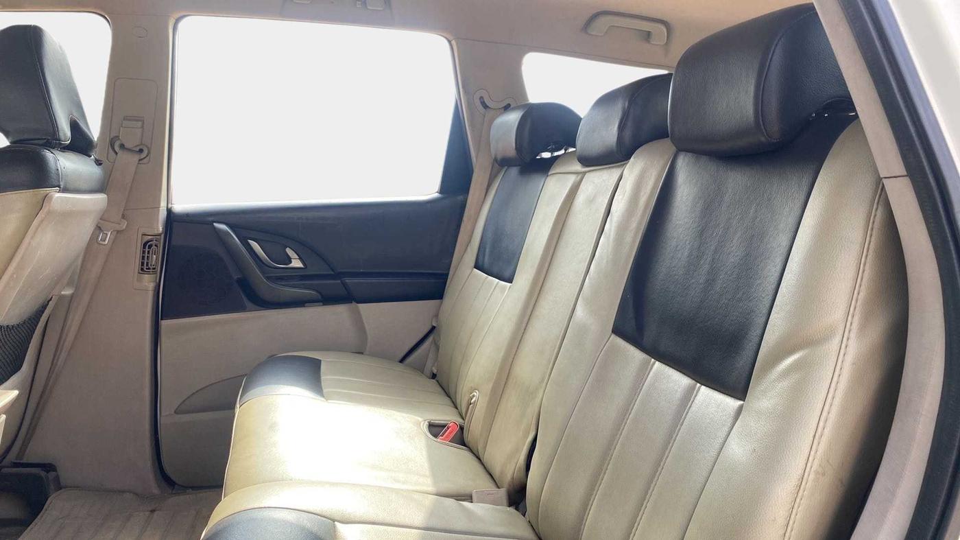 2018 Mahindra XUV500 W6, Diesel, Manual, 80,661 km, Right Side Rear Door Cabin