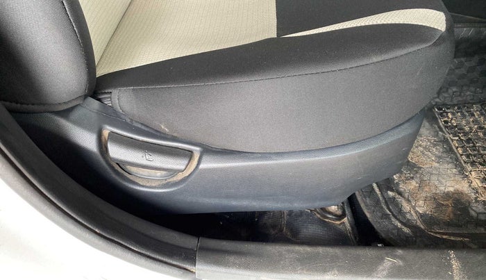 2015 Hyundai Grand i10 MAGNA 1.2 KAPPA VTVT, Petrol, Manual, 62,336 km, Driver Side Adjustment Panel