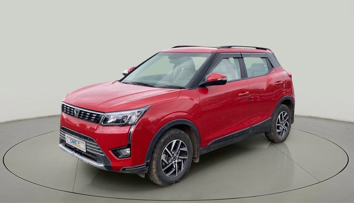 2023 Mahindra XUV300 W8 (O) 1.2 PETROL AMT, Petrol, Automatic, 13,177 km, Left Front Diagonal