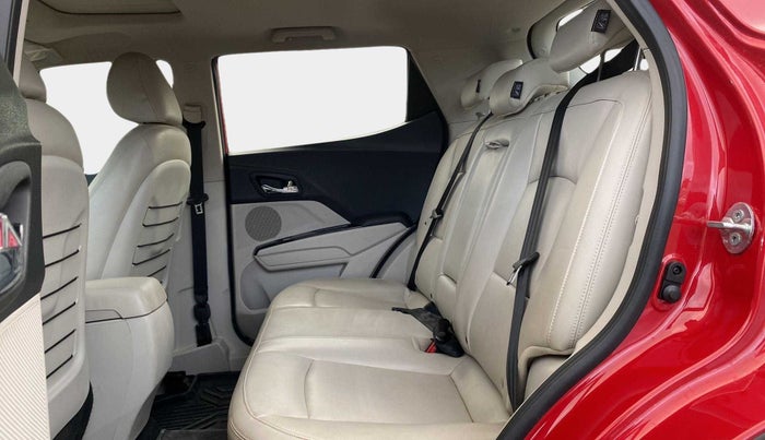 2023 Mahindra XUV300 W8 (O) 1.2 PETROL AMT, Petrol, Automatic, 13,177 km, Right Side Rear Door Cabin