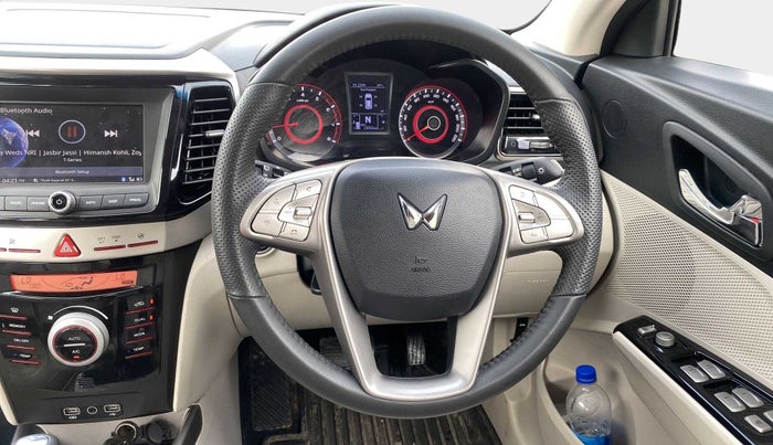 2023 Mahindra XUV300 W8 (O) 1.2 PETROL AMT, Petrol, Automatic, 13,177 km, Steering Wheel Close Up