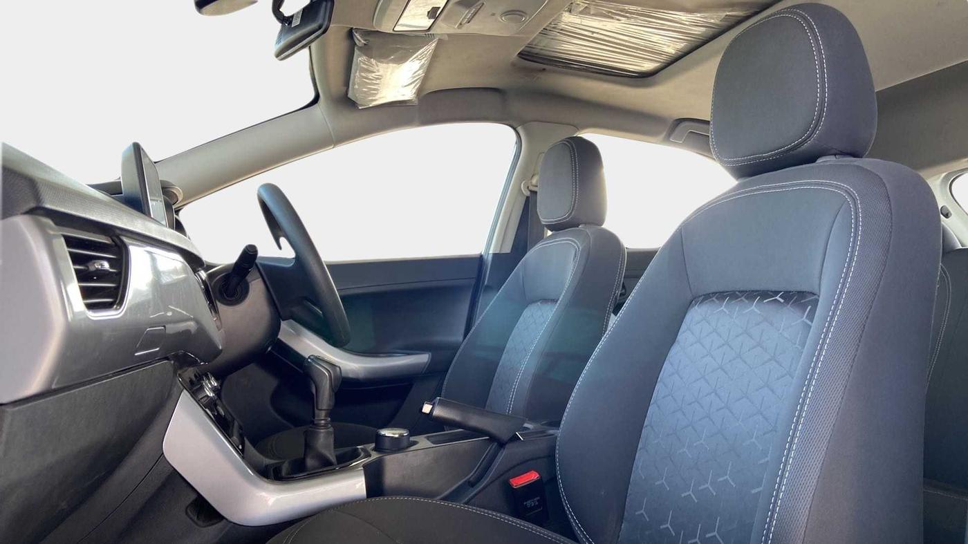 2022 Tata NEXON XM PLUS SUNROOF PETROL, Petrol, Manual, 43,237 km, Right Side Front Door Cabin