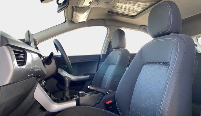 2022 Tata NEXON XM PLUS SUNROOF PETROL, Petrol, Manual, 43,237 km, Right Side Front Door Cabin