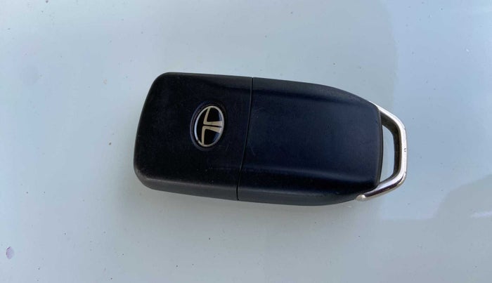 2022 Tata NEXON XM PLUS SUNROOF PETROL, Petrol, Manual, 43,237 km, Key Close Up