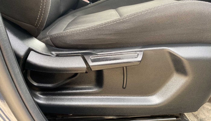 2020 Hyundai VENUE SX 1.0 TURBO IMT, Petrol, Manual, 44,266 km, Driver Side Adjustment Panel