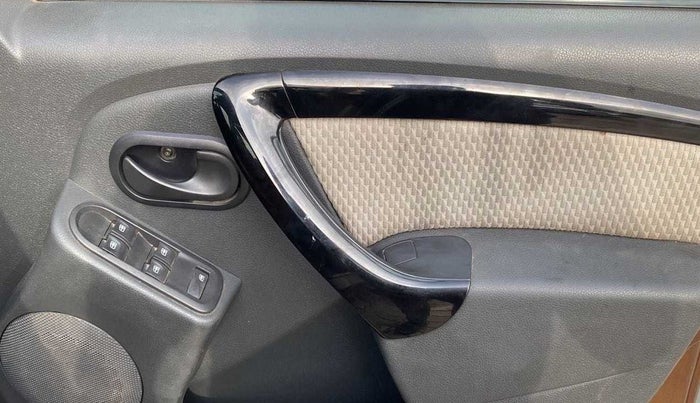 2015 Renault Duster 85 PS RXL DIESEL, Diesel, Manual, 82,453 km, Driver Side Door Panels Control