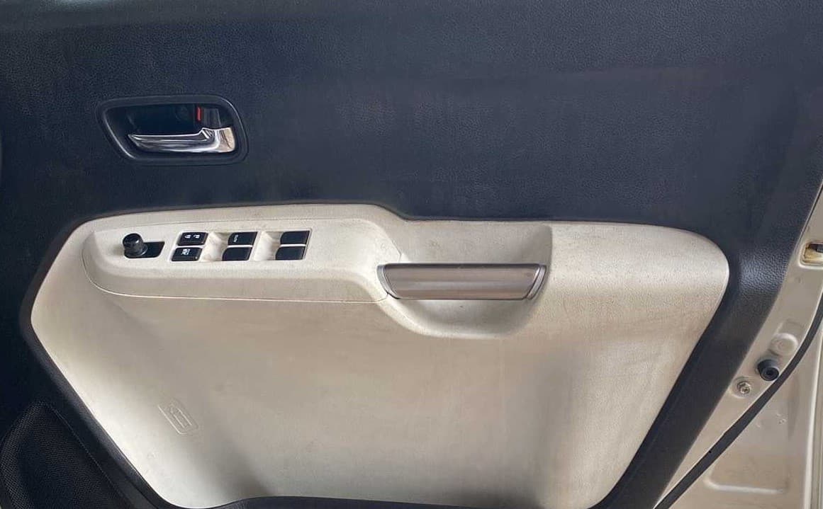 2018 Maruti IGNIS DELTA 1.2, CNG, Manual, 1,20,953 km, Driver Side Door Panels Control