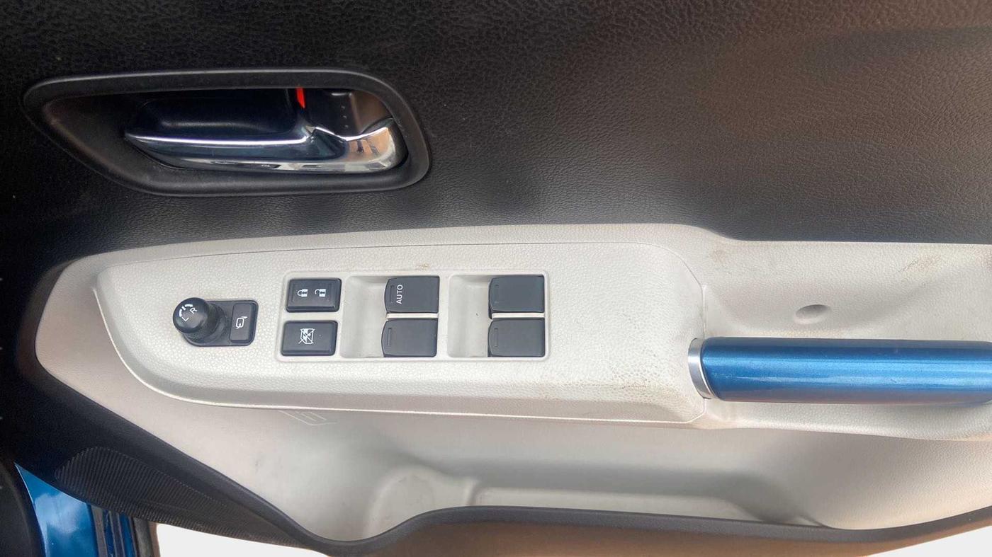 2018 Maruti IGNIS ZETA 1.2 AMT, Petrol, Automatic, 23,151 km, Driver Side Door Panels Control