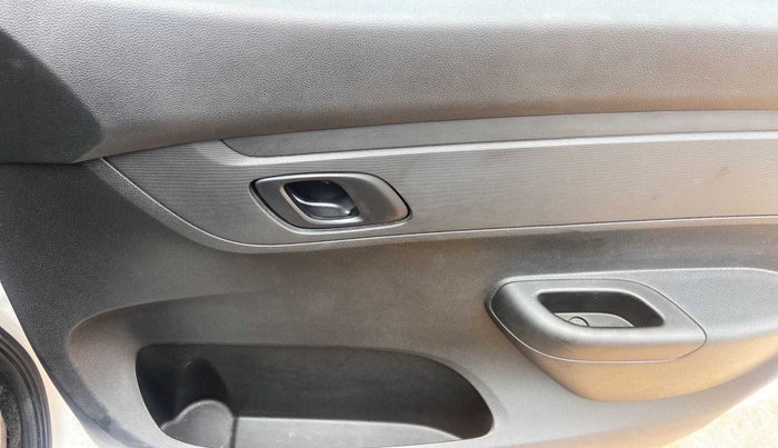 2020 Renault Kwid RXL 1.0 AMT, Petrol, Automatic, 7,623 km, Driver Side Door Panels Control