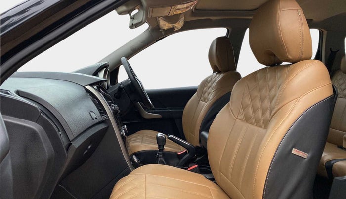 2019 Mahindra XUV500 W9, Diesel, Manual, 39,544 km, Right Side Front Door Cabin