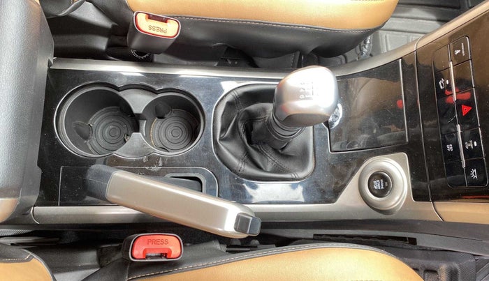 2019 Mahindra XUV500 W9, Diesel, Manual, 39,544 km, Gear Lever