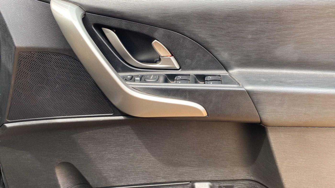 2019 Mahindra XUV500 W9, Diesel, Manual, 39,544 km, Driver Side Door Panels Control