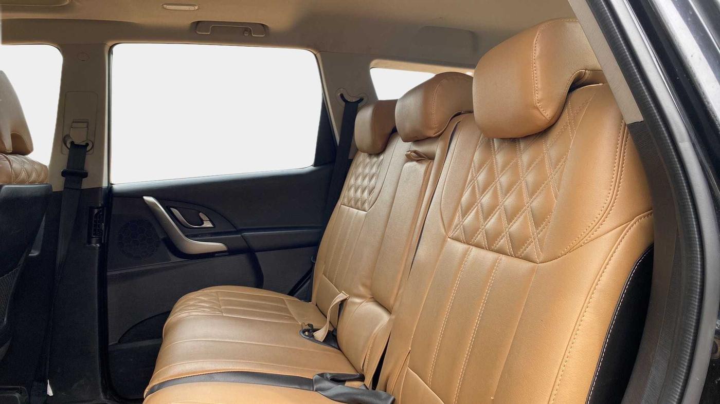 2019 Mahindra XUV500 W9, Diesel, Manual, 39,544 km, Right Side Rear Door Cabin