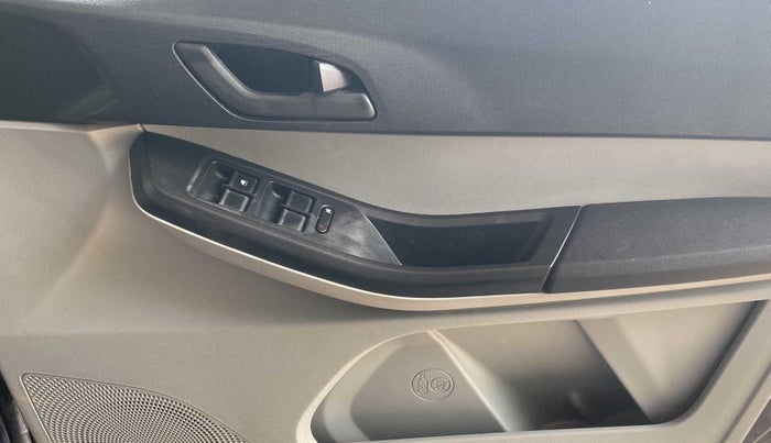 2021 Tata Tiago XTA PETROL, Petrol, Automatic, 16,936 km, Driver Side Door Panels Control