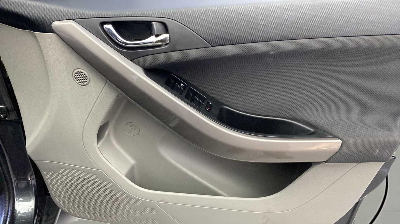 2018 Tata NEXON XZ PLUS PETROL, CNG, Manual, 46,234 km, Driver Side Door Panels Control