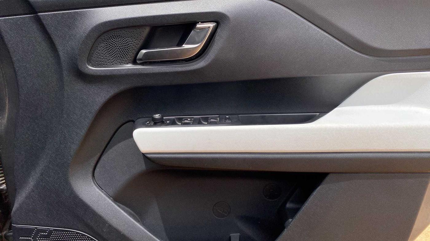 2022 Tata PUNCH CREATIVE  AMT, Petrol, Automatic, 20,150 km, Driver Side Door Panels Control