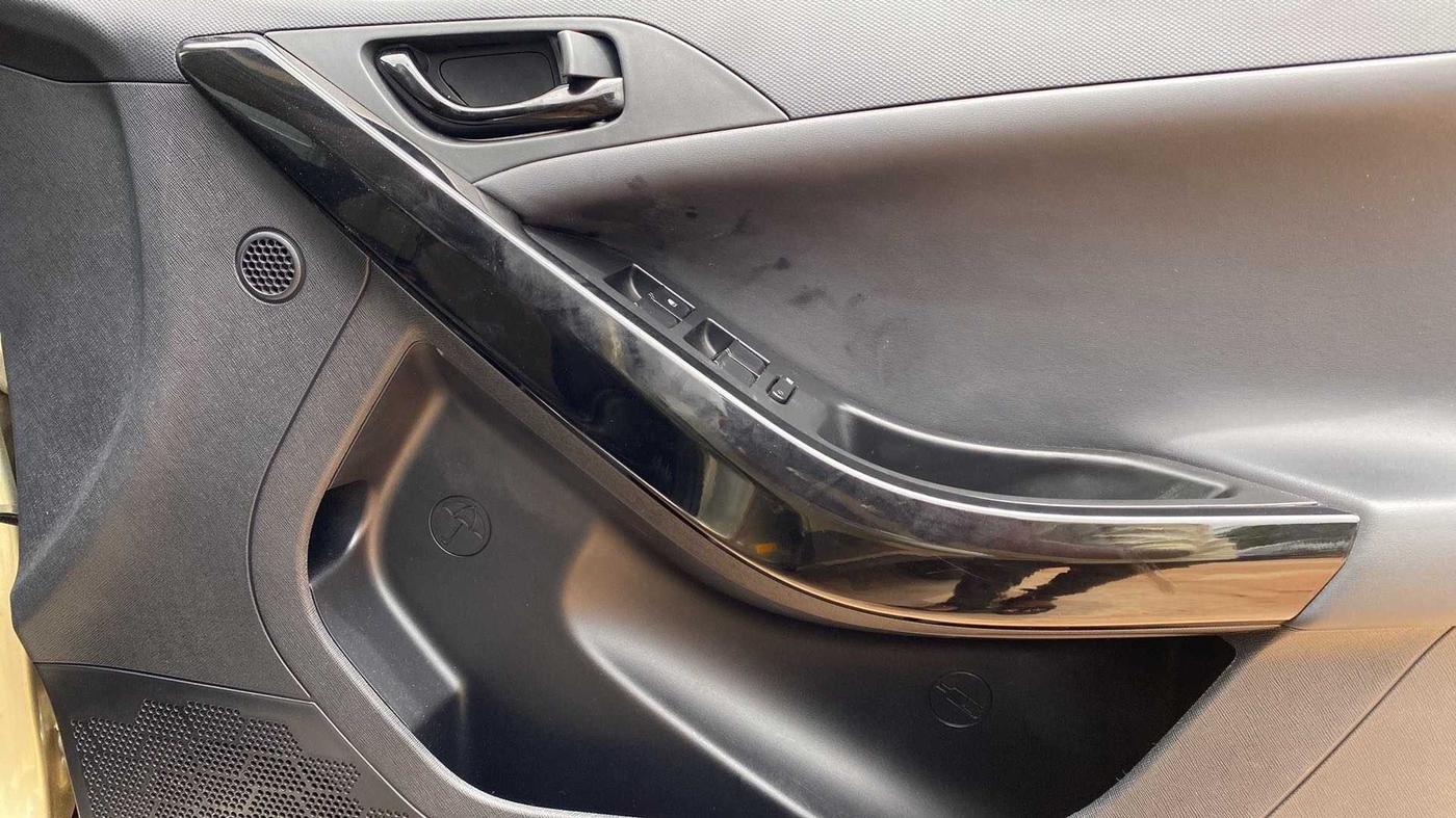 2022 Tata NEXON XZA PLUS KAZIRANGA PETROL, Petrol, Automatic, 29,020 km, Driver Side Door Panels Control