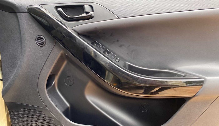 2022 Tata NEXON XZA PLUS KAZIRANGA PETROL, Petrol, Automatic, 29,020 km, Driver Side Door Panels Control