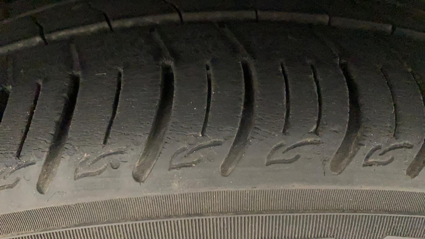 2021 Tata ALTROZ XZ PETROL, Petrol, Manual, 26,041 km, Right Front Tyre Tread
