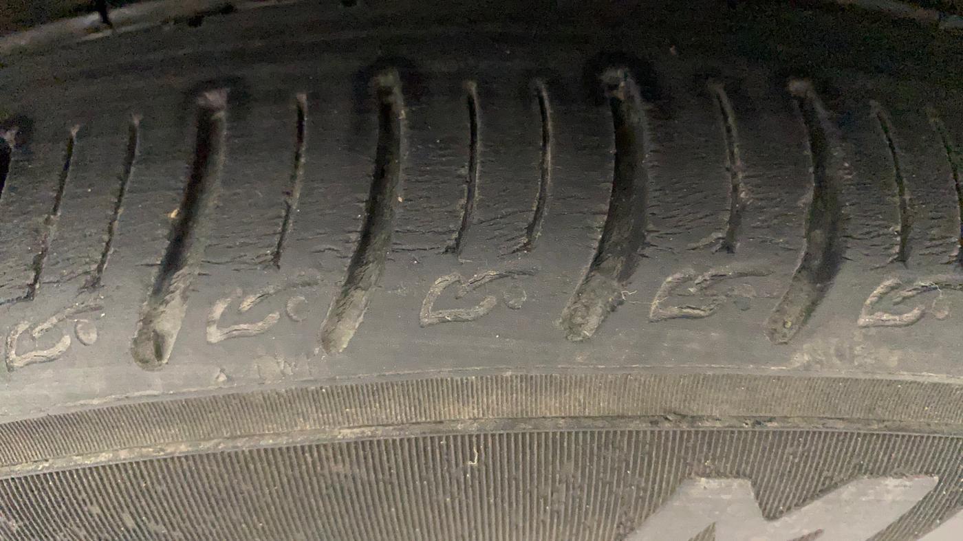 2021 Tata ALTROZ XZ PETROL, Petrol, Manual, 26,041 km, Left Front Tyre Tread