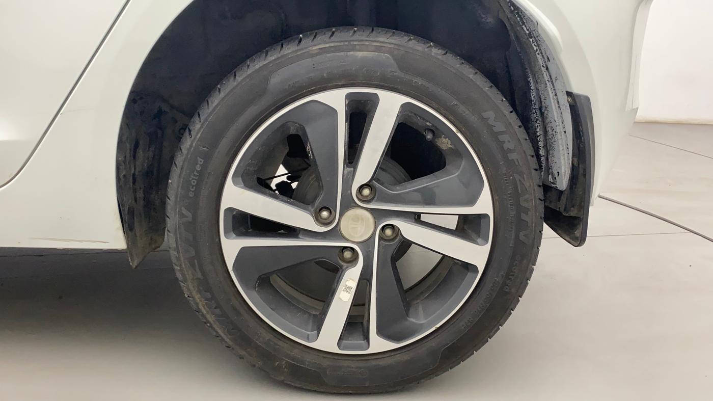 2021 Tata ALTROZ XZ PETROL, Petrol, Manual, 26,041 km, Left Rear Wheel