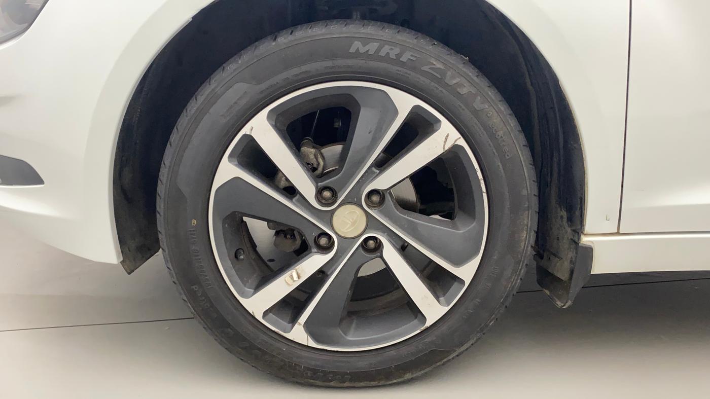 2021 Tata ALTROZ XZ PETROL, Petrol, Manual, 26,041 km, Left Front Wheel
