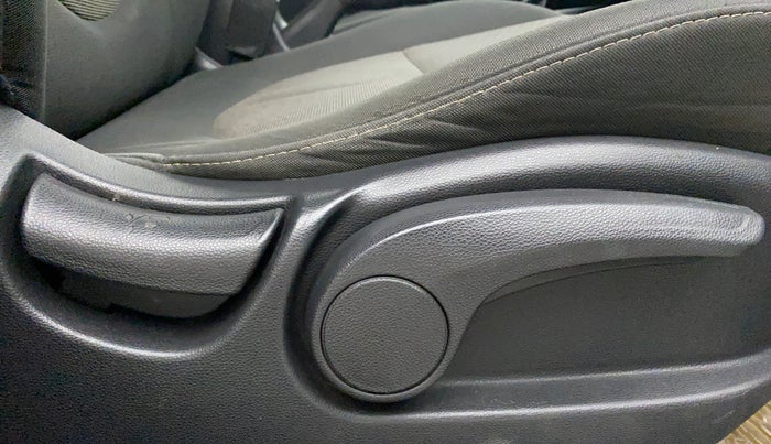 2016 Hyundai Creta SX PLUS AT 1.6 PETROL, Petrol, Automatic, 56,320 km, Driver Side Adjustment Panel