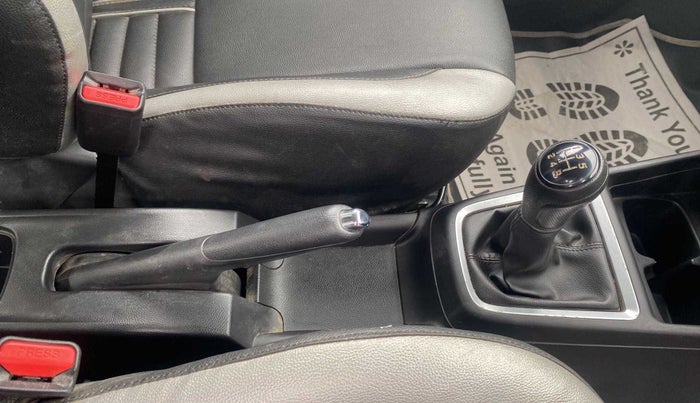 2018 Maruti Swift VXI, Petrol, Manual, 21,634 km, Gear Lever