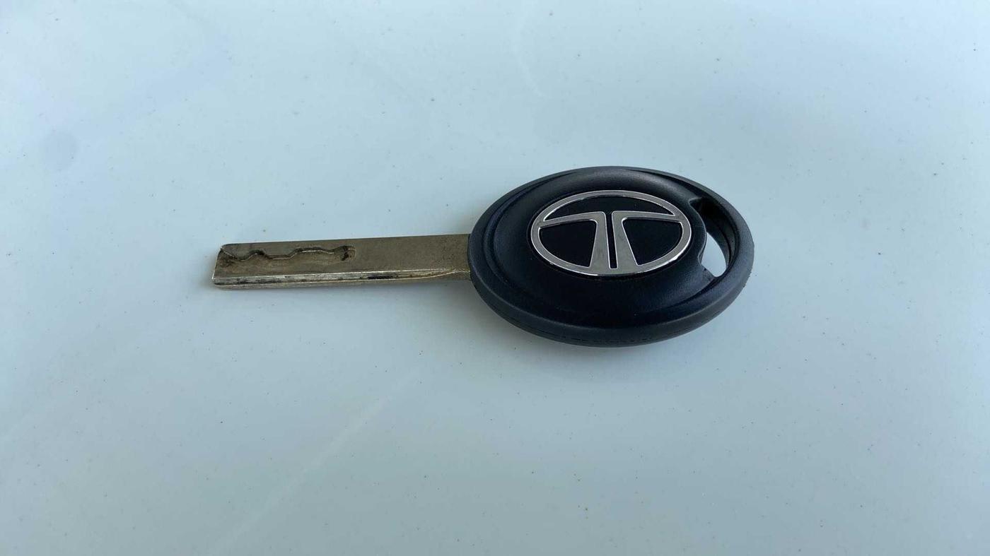2022 Tata NEXON XE PETROL, Petrol, Manual, 5,052 km, Key Close Up