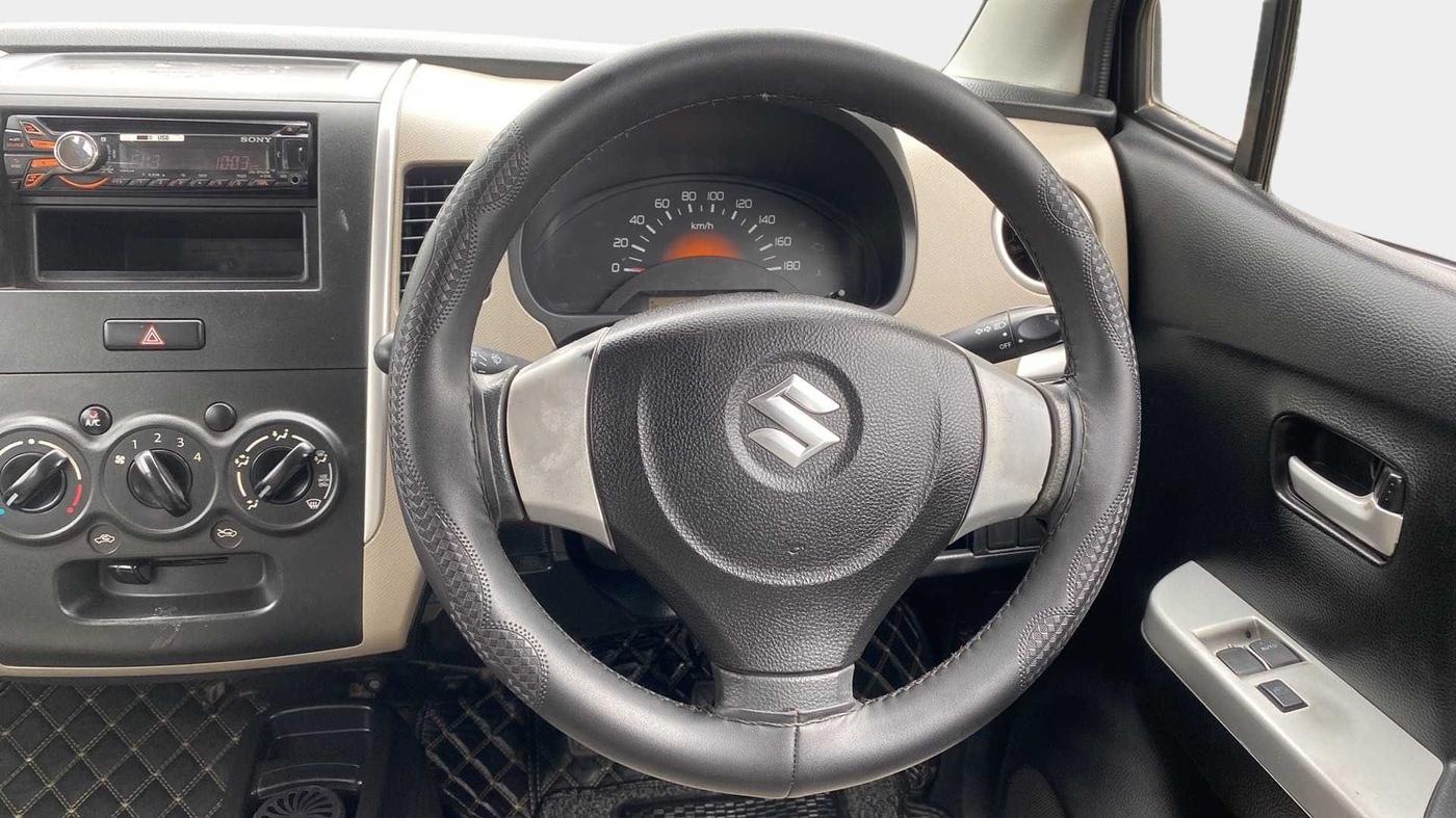 2013 Maruti Wagon R 1.0 LXI, Petrol, Manual, 44,985 km, Steering Wheel Close Up