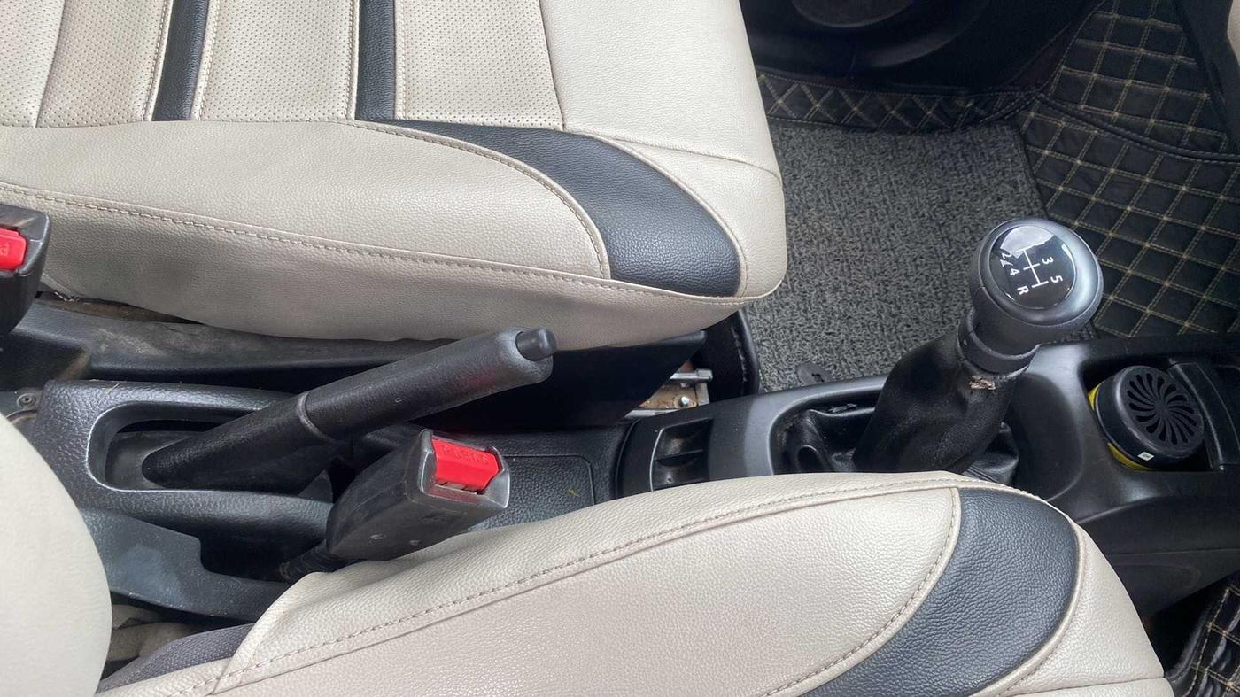 2013 Maruti Wagon R 1.0 LXI, Petrol, Manual, 44,985 km, Gear Lever