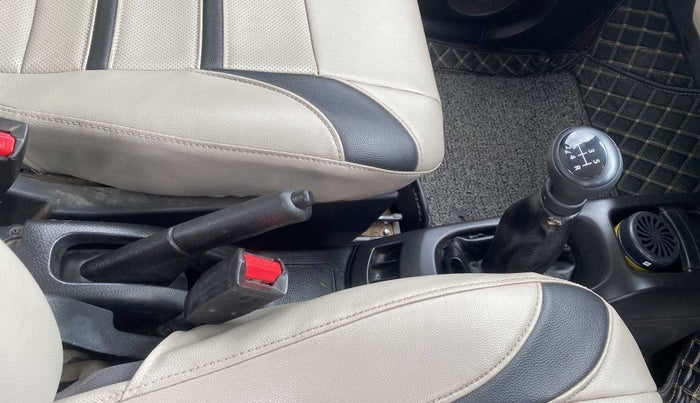 2013 Maruti Wagon R 1.0 LXI, Petrol, Manual, 44,985 km, Gear Lever
