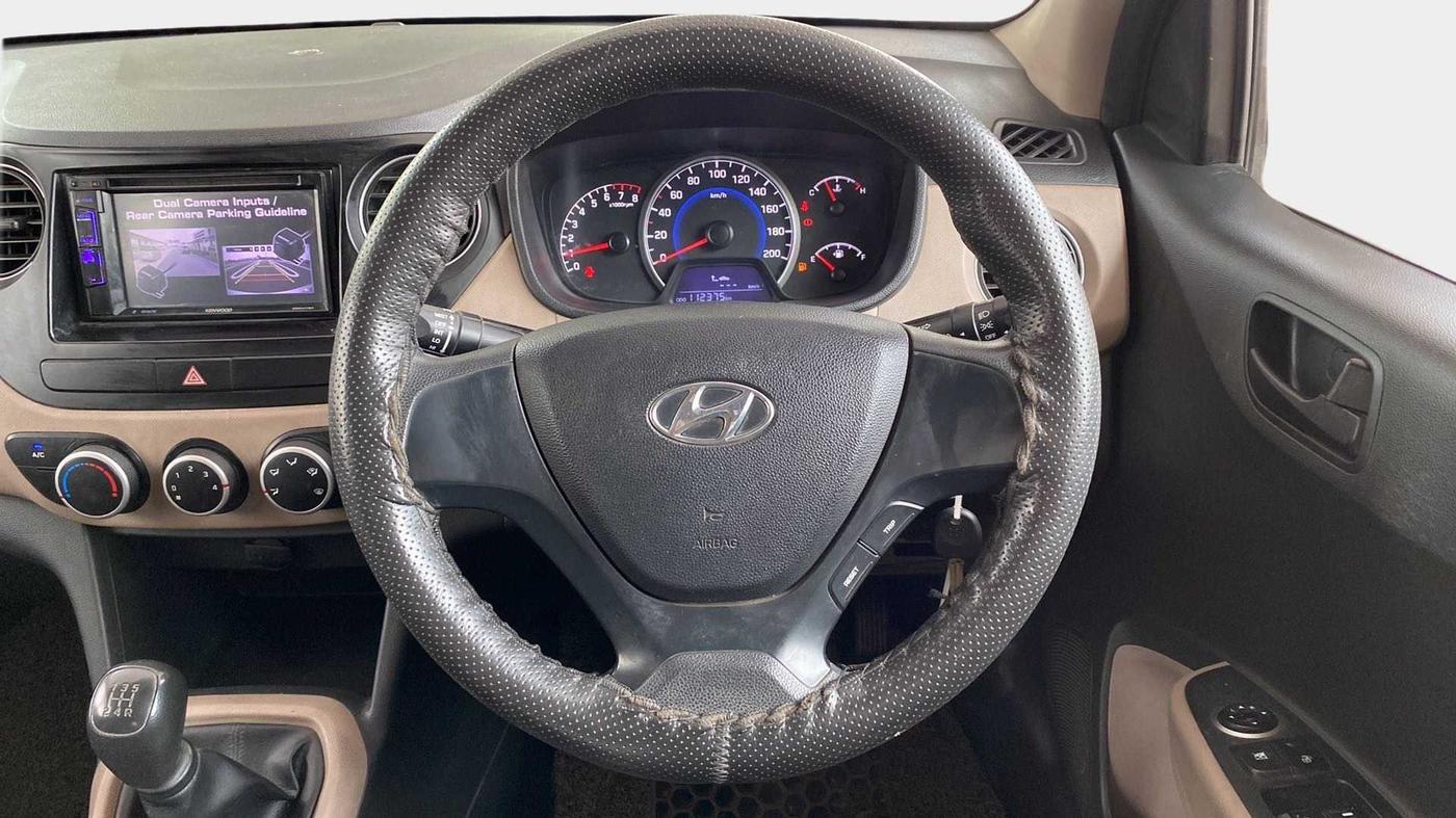 2017 Hyundai Grand i10 MAGNA 1.2 KAPPA VTVT, Petrol, Manual, 1,12,476 km, Steering Wheel Close Up