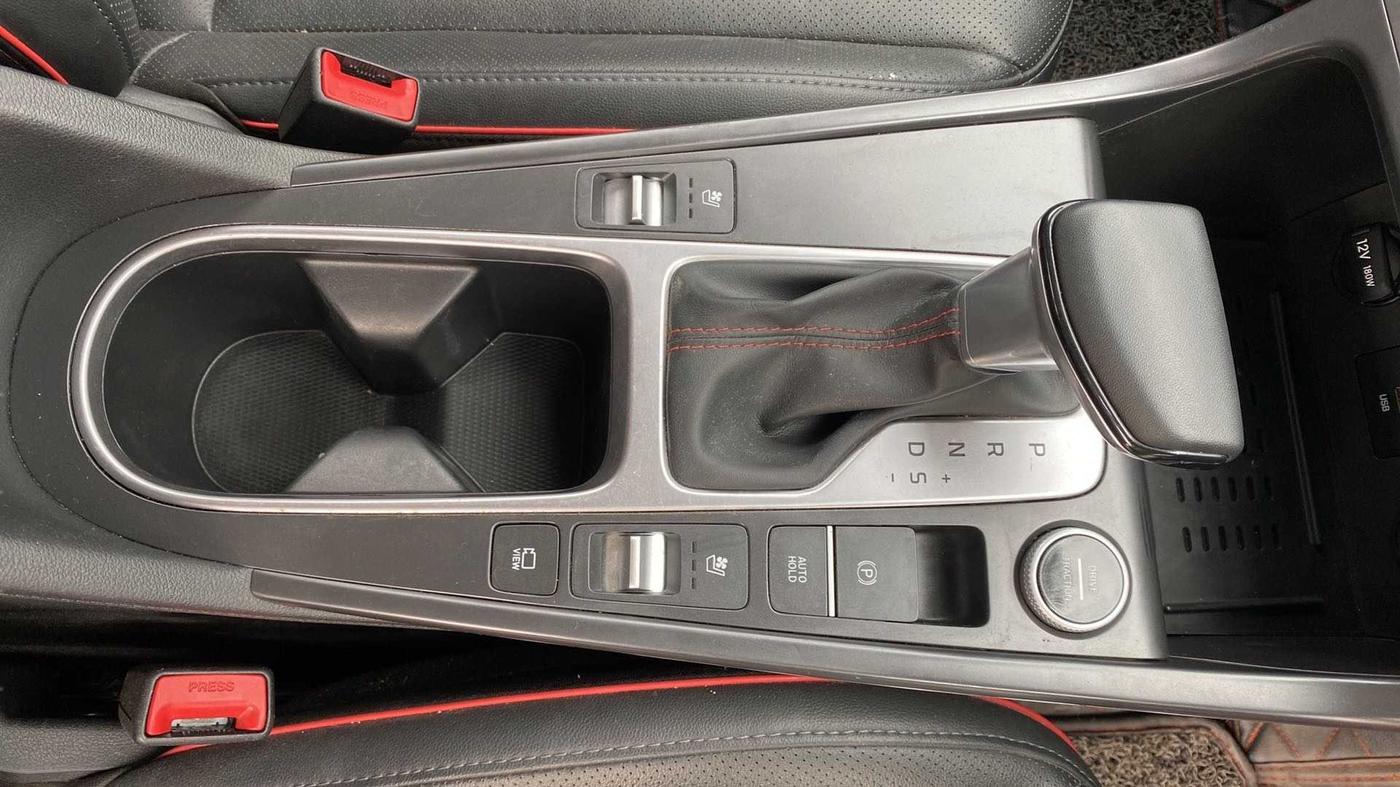 2021 Hyundai Creta SX (O) 1.4 TURBO DCT DUAL TONE, Petrol, Automatic, 21,027 km, Gear Lever
