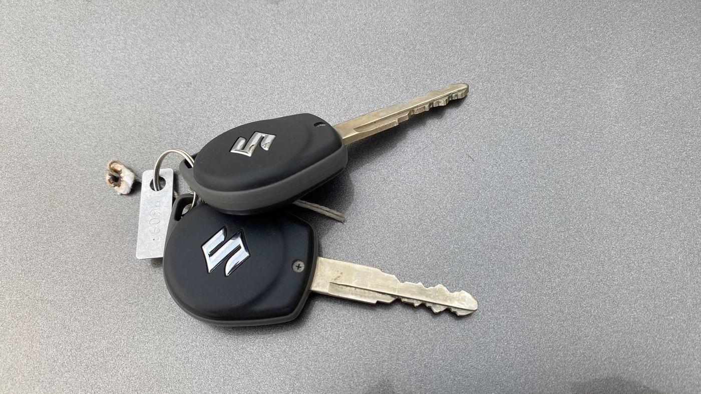 2023 Maruti Dzire VXI, Petrol, Manual, 19,183 km, Key Close Up