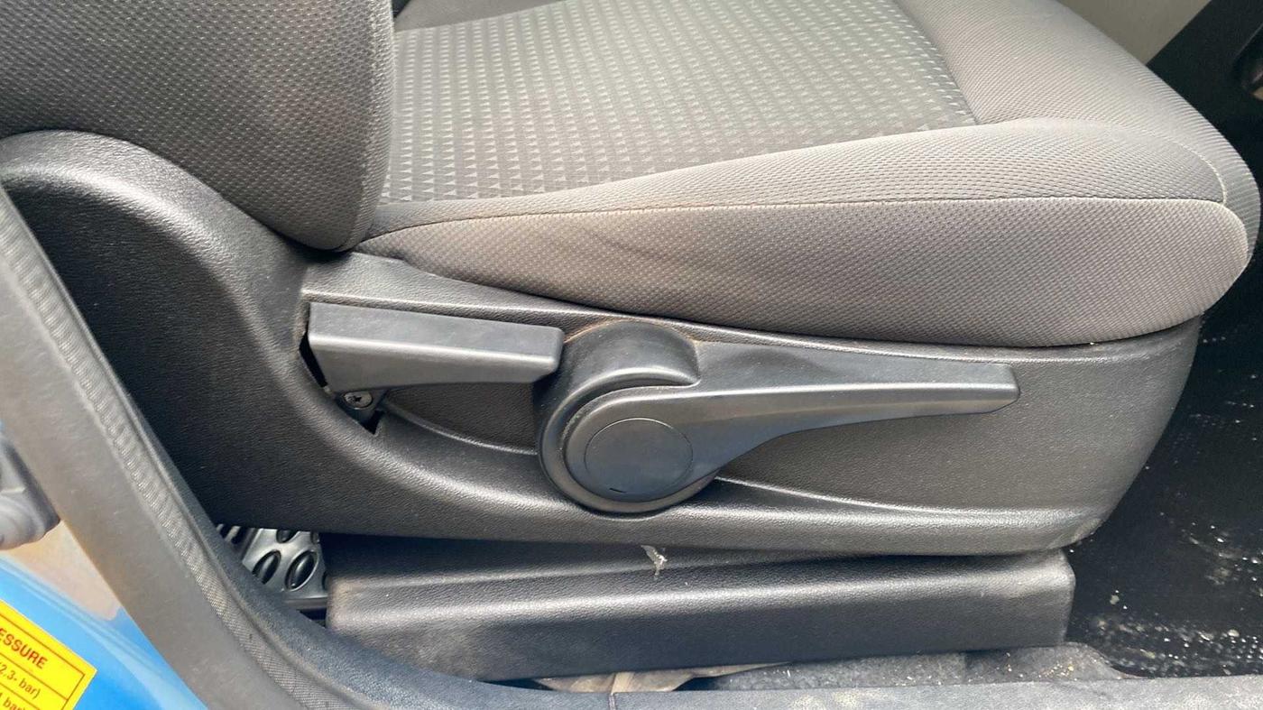 2016 Tata Tiago XT PETROL, Petrol, Manual, 100 km, Driver Side Adjustment Panel