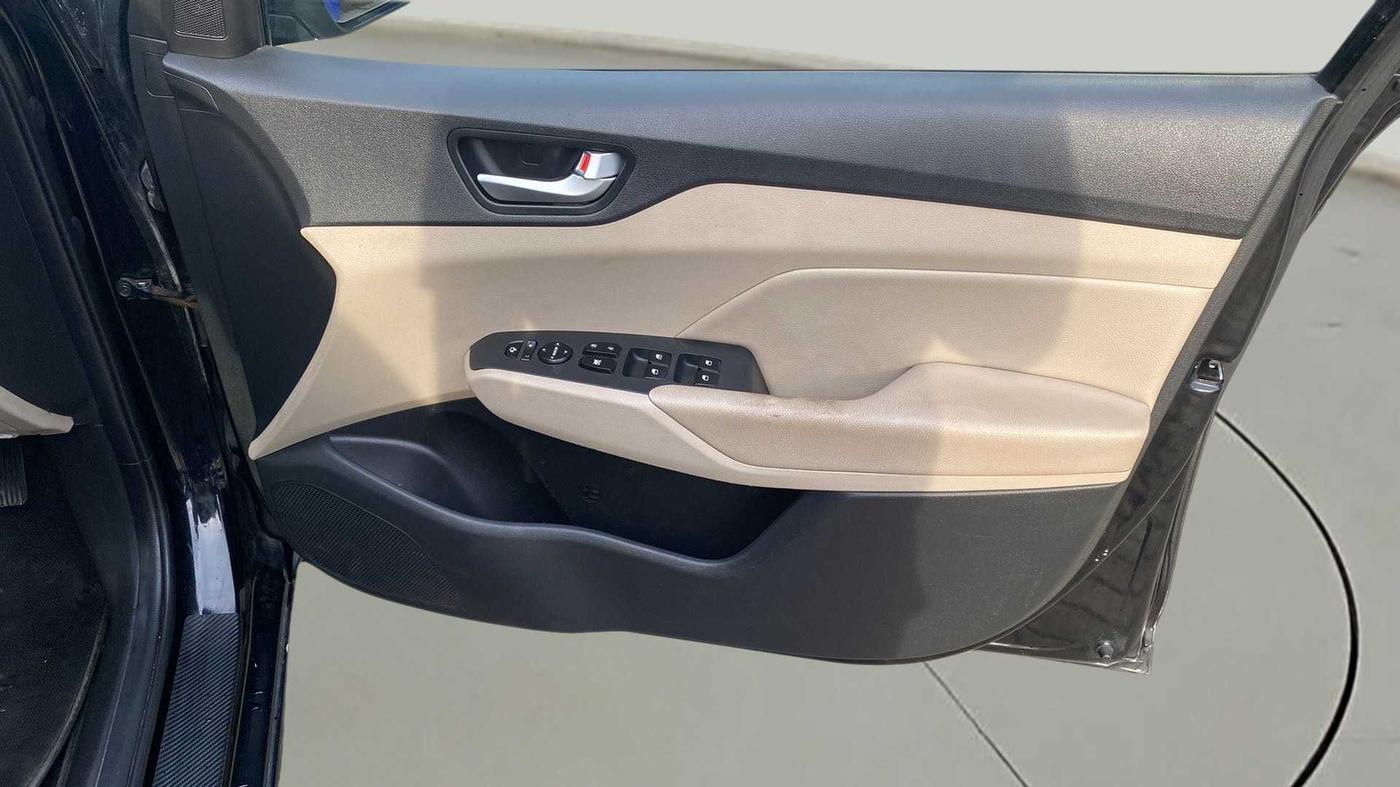 2018 Hyundai Verna 1.6 VTVT SX (O) AT, Petrol, Automatic, 56,402 km, Driver Side Door Panels Control