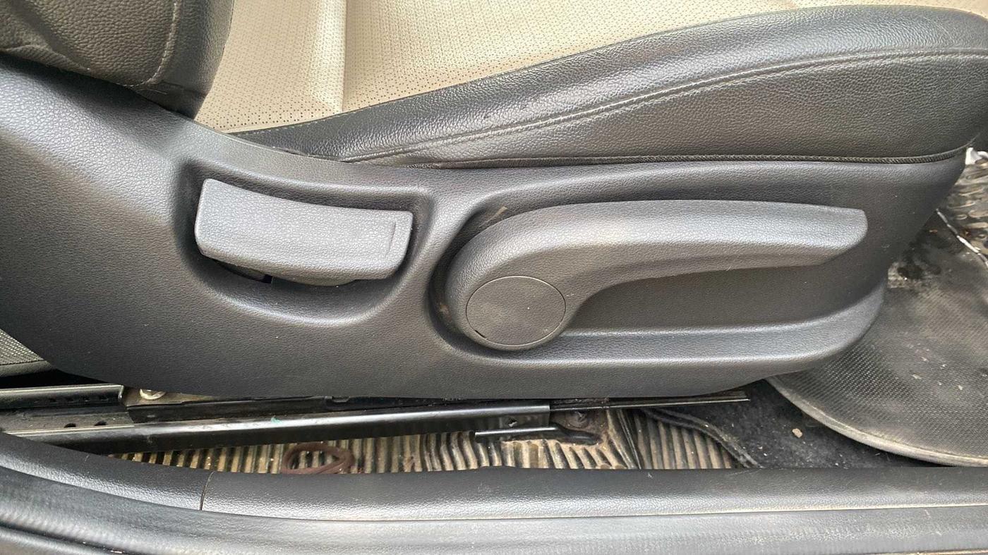 2018 Hyundai Verna 1.6 VTVT SX (O) AT, Petrol, Automatic, 56,402 km, Driver Side Adjustment Panel