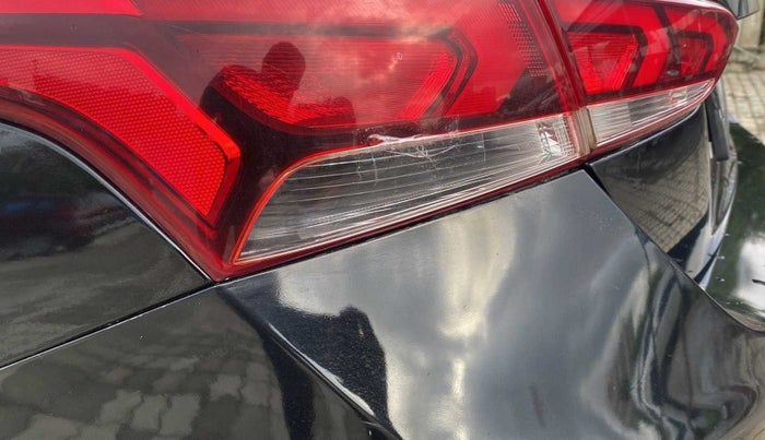 2018 Hyundai Verna 1.6 VTVT SX (O) AT, Petrol, Automatic, 56,402 km, Left tail light - Minor scratches